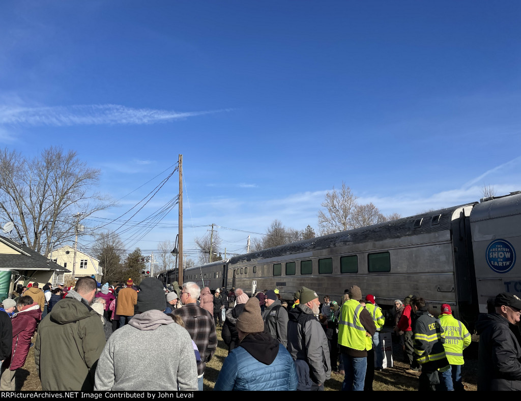 Large crowd at Sugar Loaf Station